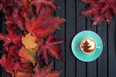 Noel ağacı, latte sanat kahve Kupası üzerinde çizim