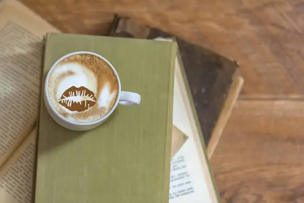 Вид Сверху Горячего Кофе Губами Капучино Latte Art — стоковое фото