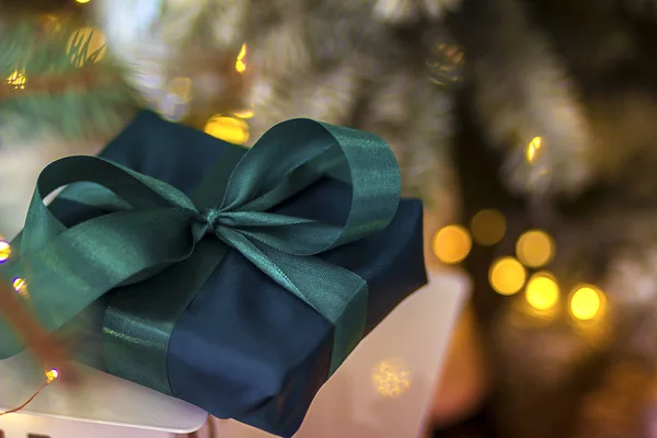 Grüne Geschenkschachtel Mit Schleife Urlaub Hintergrund — Stockfoto