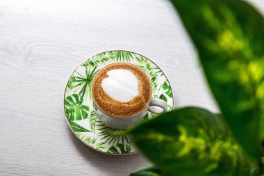  Sıcak kahve cappuccino latte sanat ile