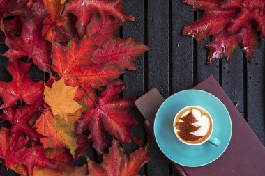 Noel ağacı, latte sanat kahve Kupası üzerinde çizim