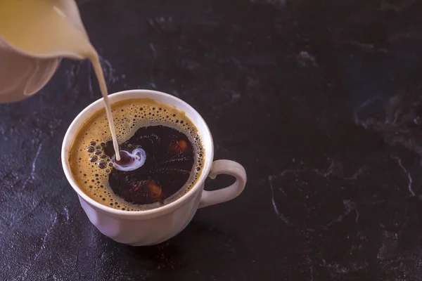 Taza Con Café Caliente Leche —  Fotos de Stock