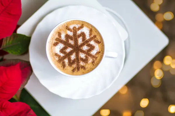 Cappuccino Avec Latte Aux Flocons Neige Art Sur Mousse Lait — Photo
