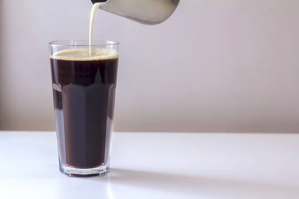 Heißer Kaffee Mit Milch Glas — Stockfoto