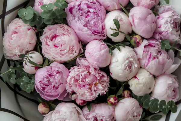 Fresh Roses Basket Flowers — Stock Photo, Image