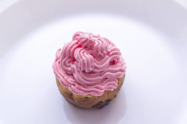 pembe kremalı cupcake
