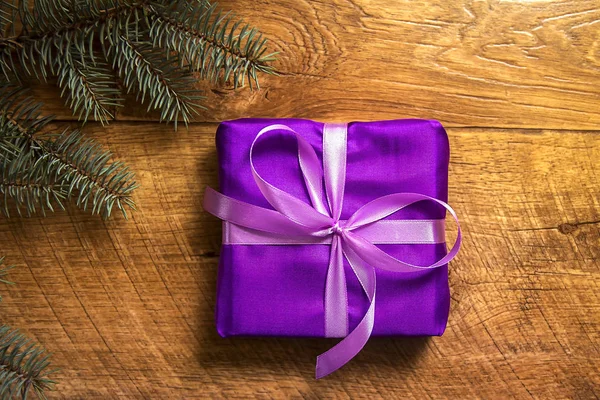 Фіолетова Подарункова Коробка Стрічкою Святковий Фон — стокове фото