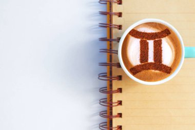  Sıcak kahve cappuccino latte sanat ile