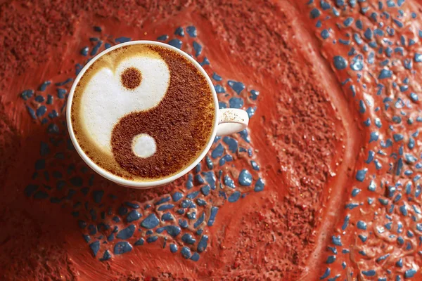 Uma Xícara Café Cappuccino Uma Xícara Cerâmica Mesa — Fotografia de Stock
