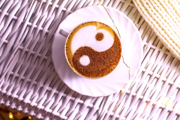 Καφές Καπουτσίνο Yin Και Yang Latte Art — Φωτογραφία Αρχείου