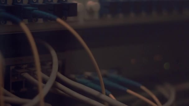 Birçok Düğmesi Kablosu Olan Elektroinik Aygıt — Stok video