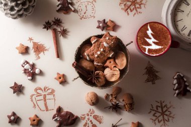 christmas tree ,drawing latte art,  coffee cup