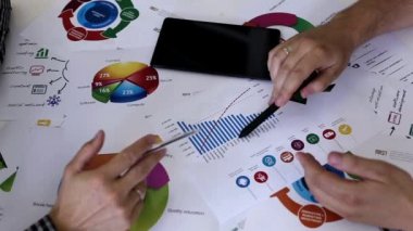 İstatistiklerle Çalışan İşadamı