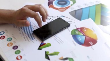 İstatistiklerle Çalışan İşadamı