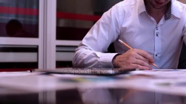 İstatistiklerle Çalışan İşadamı