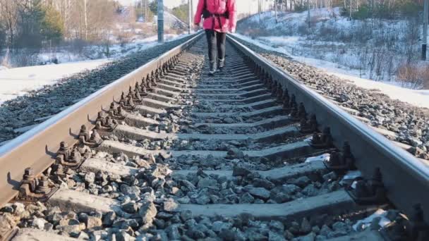 Tourist walking on train tracks — Stock Video