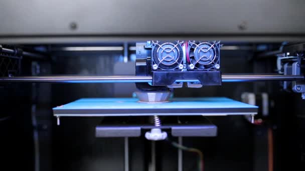 3D принтер друкує квадрат — стокове відео
