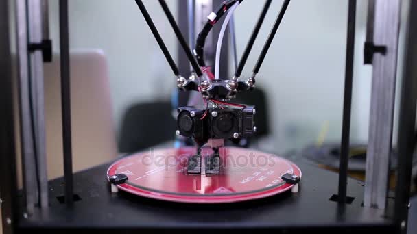 Impresora 3D imprime cuadrado — Vídeos de Stock