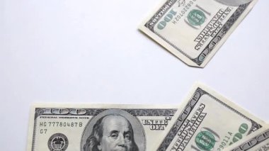 Para Masaya Düşüyor