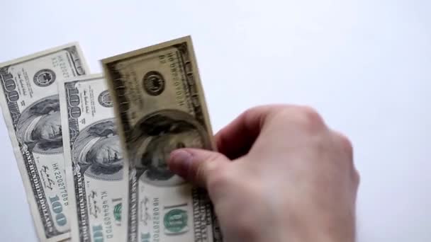 100 ドルのお金ノートをカウントの手 — ストック動画