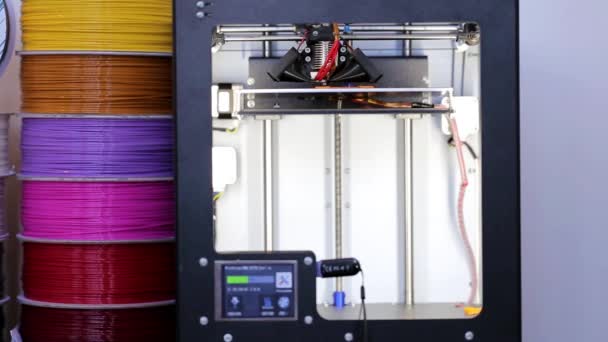 Тривимірний принтер на роботі — стокове відео