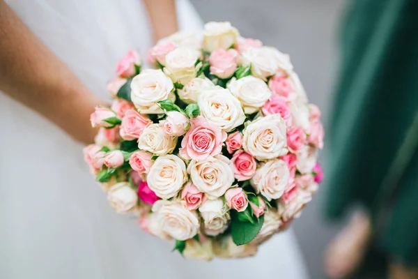 Bride with wedding bouquet — Stock Photo, Image