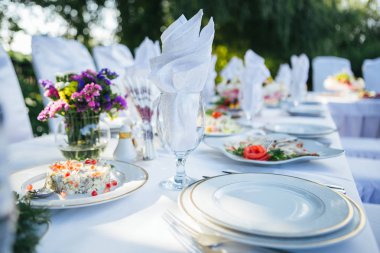 Güzel düğün masa süslemeleri