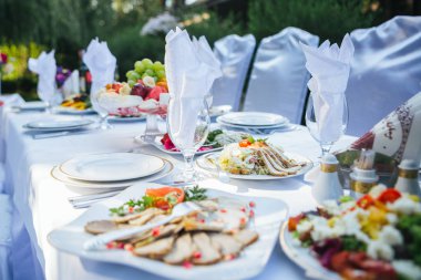 Güzel düğün masa süslemeleri