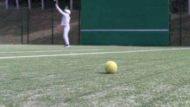Camera Focuses Tennis Ball Which Lies Court Background Player Hits — ストック動画