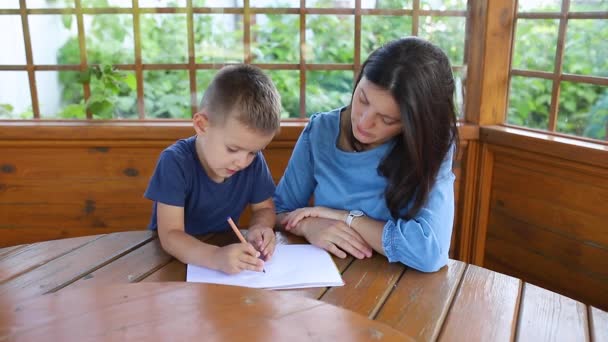 Mom Teaches Son Draw Summer House — Stock Video