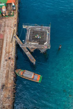 Akabe, Ürdün, 10/10/2015, Metal ve beton iskelesi Vakfı inşaat Akabe yeni bağlantı noktasında yukarıdan fotoğrafı