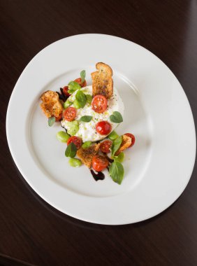 Fesleğen, kruton ve balzamik sirke ile, beyaz bir tabak tabak tabak tabak tabak tabak tabak tabak tabak tabak tabak tabak tabak tabak tabak tabak tabak tabak tabak tabak tabak tabak tabak tabak tabak tabak tabak tabak tabak tabak tabak tabak tabak tabak tabak tabak tabak tabak tabak tabak tabak tabak tabak tabak tabak tabak tabak tabak tabaktabak tabaktabak tabak tabak tabak tabak tabak tabak tabak tabak tabak tabak tabak tabak tabak tabak tabak tabak tabak tabak tabak tabak tabak tabak.