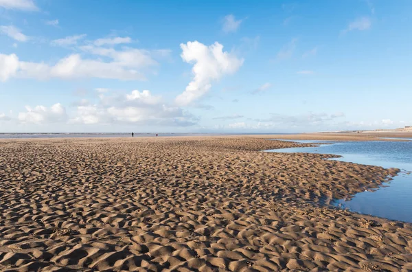 Прекрасне Блакитне Небо Текстурований Пісок Холодний Сонячний День Зими Пляжі — стокове фото