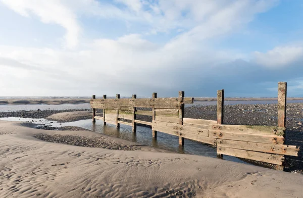 Cleveleys Engeland 2016 Een Rustieke Verweerde Houten Zeeverdedigings Muur Die — Stockfoto