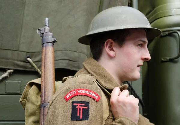 Yorkshire England 2015 Junger Britischer Soldat Mit Zinnhut Und Gewehr — Stockfoto