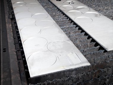 fütüristik paslanmaz çelik metal, rustik arka plan üzerinde lazer kesim
