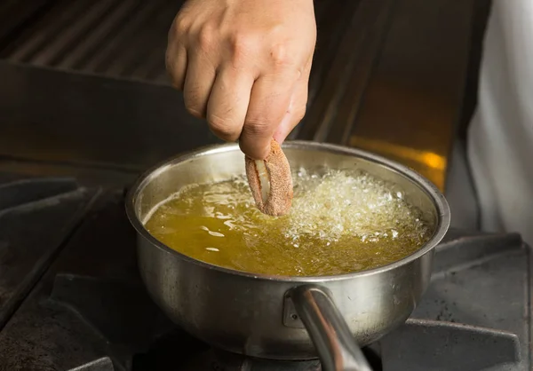 Anillo Calamares Coloca Una Sartén Aceite Burbujeante Caliente — Foto de Stock