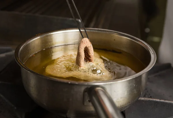 Anillo Calamares Coloca Una Sartén Aceite Burbujeante Caliente — Foto de Stock