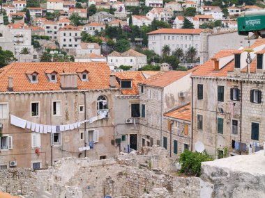 Dubrovnik, Hırvatistan, 06/06/2016 Dubrovnik eski kasaba Hırvatistan, bir caddeden aşağı çatı üstten görünüm