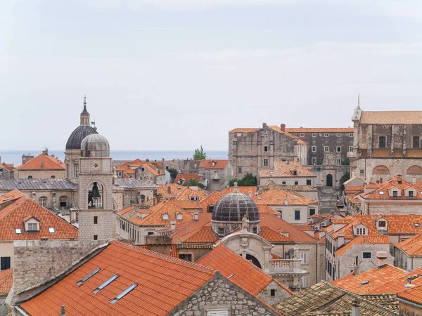 Dubrovnik Croacia 2016 Casco Antiguo Dubrovnik Croatia Vista Azotea Iglesias — Foto de Stock