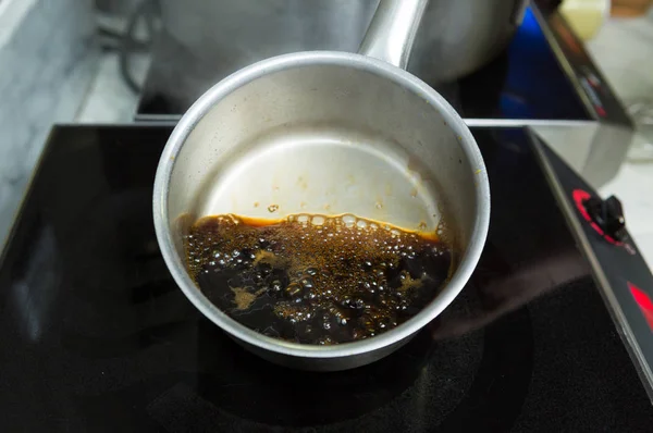 Het Kastrull Kokande Kaffe Och Industriella Kockar Värme Spis Ett — Stockfoto