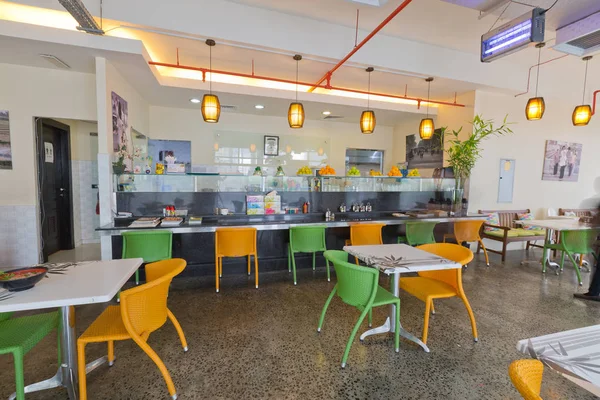 Dubai, Verenigde Arabische Emiraten, 10/10/2016, Hanoi Restaurant interieur, Jumeirah Lakes Towers. Hanoi restaurant is een vietnamese keuken voedsel uitlaatklep in dubai stad. — Stockfoto