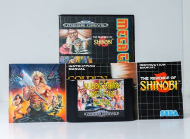 Londra, İngiltere, 05 / 05 / 2019 Mega oyunu 2 mega sürüş video oyunu kartuşu, shin obi, altın balta ve öfke sokakları. 1990 'lardan kalma Retro ve Vintage konsol oyunu. 