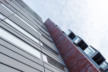 Londra, İngiltere, 05 / 05 / 2019 Fütürist rejenerasyon şehri lüks apartmanlarla dolu. Şehir içi yaşam alanlarında emlak fiyatları çok yüksek. Emlakçılar ve inşaat endüstrisi..