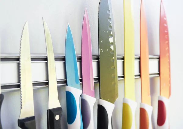 Коллекция Профессиональных Острых Ножей Шеф Поваров Магнитной Полосе Кухонной Стене — стоковое фото