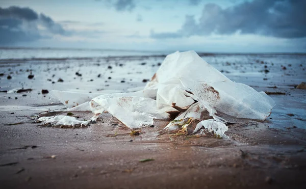 Plastikmüll Und Müll Wurden Einem Sand Und Kiesstrand Angespült Umweltverschmutzung — Stockfoto