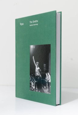 Lodnon, İngiltere, 05 / 05 / 2018 The smiths rizolli new york picture book by nalinee darmrong. Ünlü grup Smith 'lerin müzik tarihi. belgesel müzik kitabı. 
