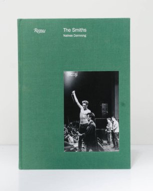 Lodnon, İngiltere, 05 / 05 / 2018 The smiths rizolli new york picture book by nalinee darmrong. Ünlü grup Smith 'lerin müzik tarihi. belgesel müzik kitabı. 