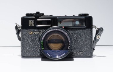 Londra, İngiltere, 05 / 05 / 2018 Yashica GT Japon yapımı, yashica yashinon dx 45 mm objektifli 1970 'lerin aralık ölçer film kamerası. Eski moda hipster nostaljik sokak fotoğrafçılığı moda..