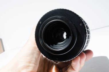 Londra, İngiltere, 05 / 05 / 2018 CENTON 500mm F8 MIRROR Lens T-MOUNT M42 Mount beyaz arka planda izole edildi. 35 mm tek mercek refleksi, efendim. Eski model film kamerası lensi..